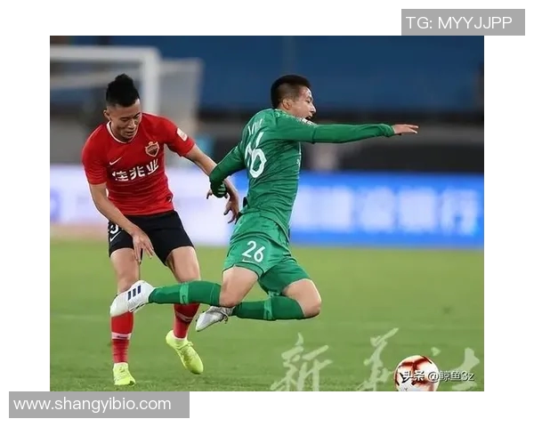 国内足球明星频频陷入负面新闻风波引发球迷热议与反思